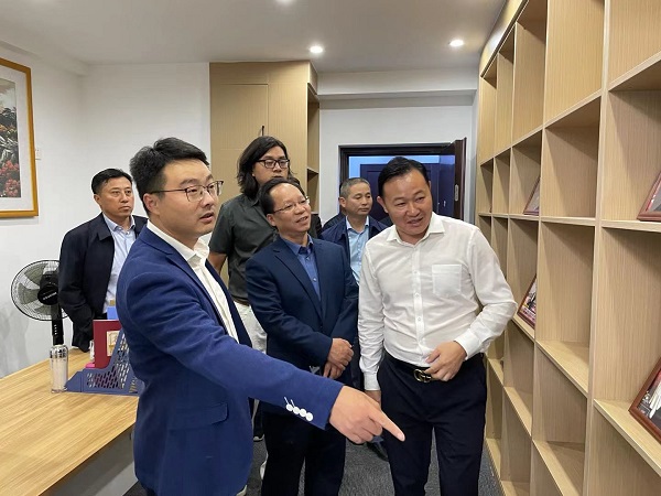 �܂������L(zh��ng)���(du��)���������Ϻ��_(k��i)չ���ĺ���·���Ȍ�(d��o)�^(q��)�������Y����