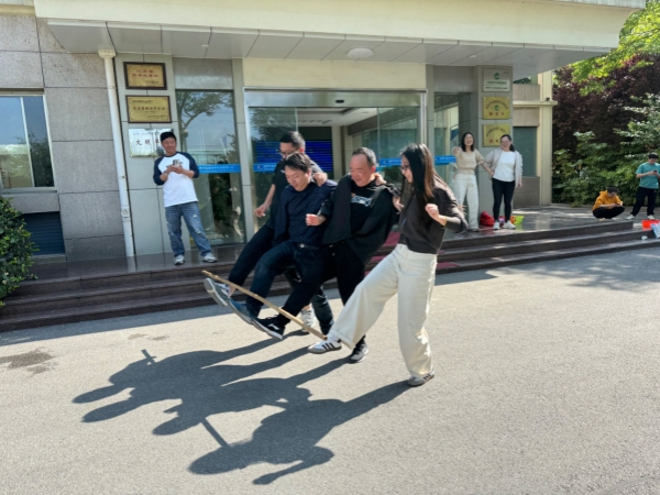 ������˾�_չ&ldquo;�c��һ ӭ����&rdquo;��Ȥζ�\�ӕ���� (3).jpg