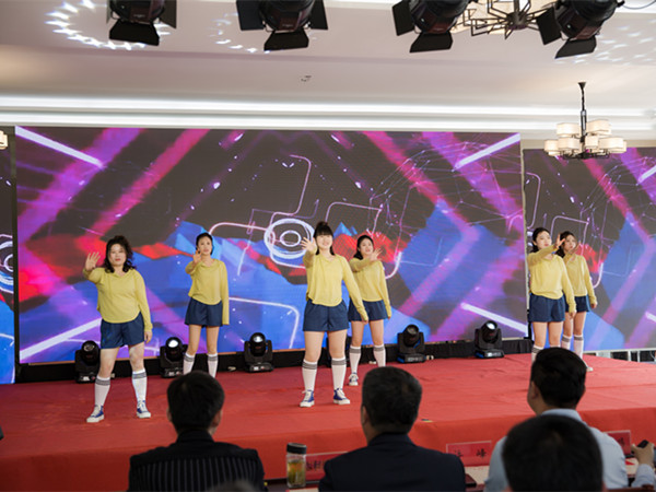 ��(r��n)?qu��n)]��˾�F(tu��n)֧���M���_(k��i)չ�c����֮&ldquo;�ഺ��(m��ng)�룬��(r��n)?qu��n)]ͬ��&rdquo;��ˇ�R�� (2)_����.jpg