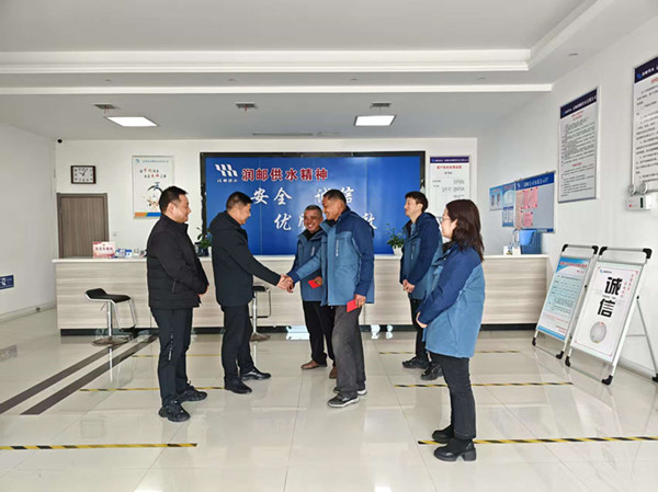 ��?qu��n)]��˾�h֧���_չ&ldquo;ӭ�´��͜�ů&rdquo;ϵ�л��(d��ng) (3)_����.jpg